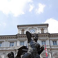 Statue am Palazzo di Citta Statue am Palazzo di Citta