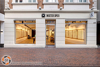 Außenaufnahme der neuen Filiale Außenaufnahme