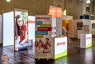 Foto vom Messestand beim Absolventenkongress Stand