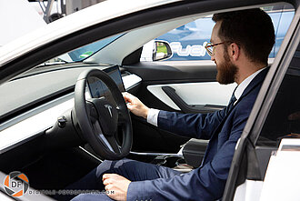 Eventbesucher im E-Auto eAuto