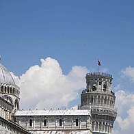 Dom mit dem Turm im Hintergrund Dom