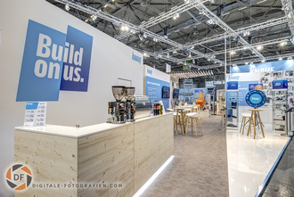 Theke am Messestand von Knauf Theke