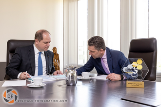 Preisgewinner bei der Unterschrift Meeting