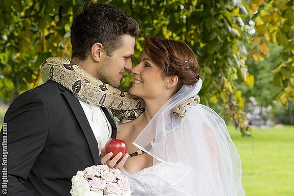 Brautpaar mit Schlange