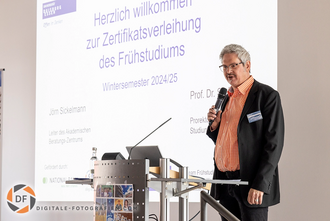 Jörn Sickelmann als Sprecher auf der Veranstaltung Frühstudium Jörn Sickelmann