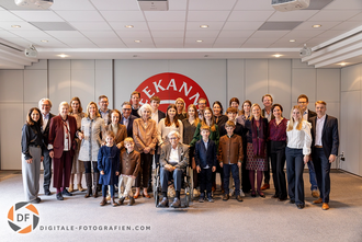 Generationen Foto der Familie Teekanne aus 2024 Familienfotos