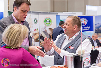 Kundengespräche am Messestand Kundengespräch