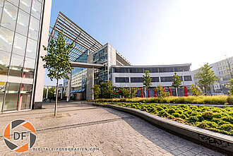 Außenaufnahme einer Gewerbeimmobilie in Düsseldorf Gewerbeimmobilie außen