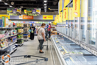 Innenaufnahme bei der Filialeröffnung vom Netto Discounter in Mönchengladbach Netto Filiale