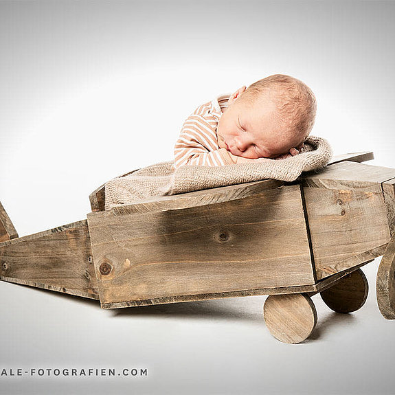 Baby_Shooting_Premium_Newborn_Flugzeug