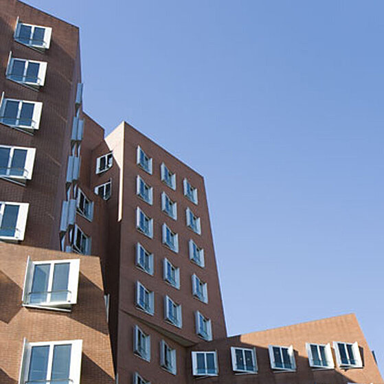 Duesseldorf-Medien-Hafen-Gehry-Bauten-05