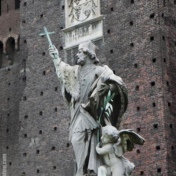 Statue im Castello Sforzesco
