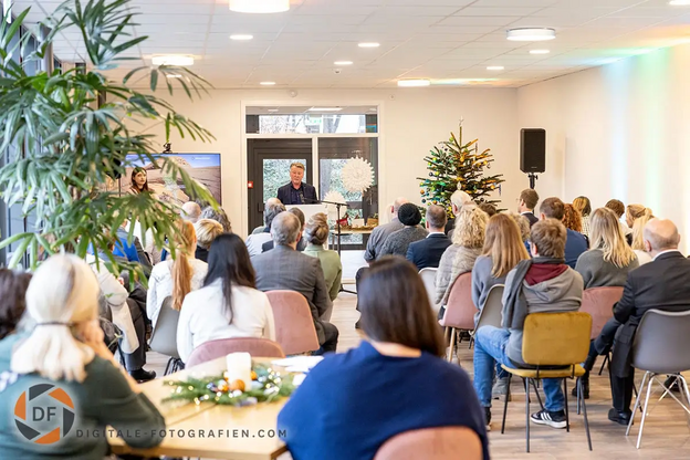 Fotos vom Sprecher mit Publikum Publikum