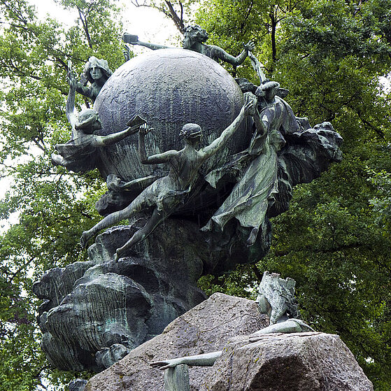 Bern-Weltpost-Denkmal-Kleinen-Schanze-3