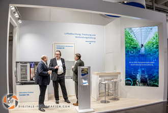 Foto vom Team auf der Messe Team