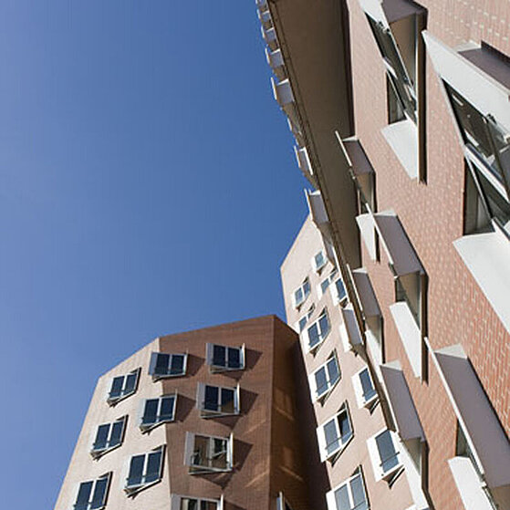Duesseldorf-Medien-Hafen-Gehry-Bauten-03