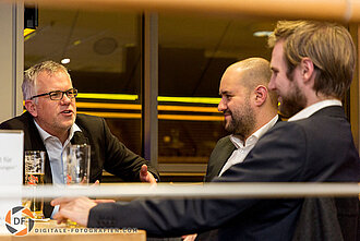 Gesprächssituation auf der Afterparty Gesprächssituation