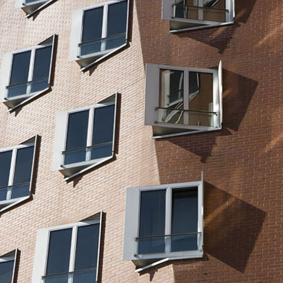 Duesseldorf-Medien-Hafen-Gehry-Bauten-02