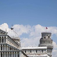 Dom mit dem Turm im Hintergrund Dom