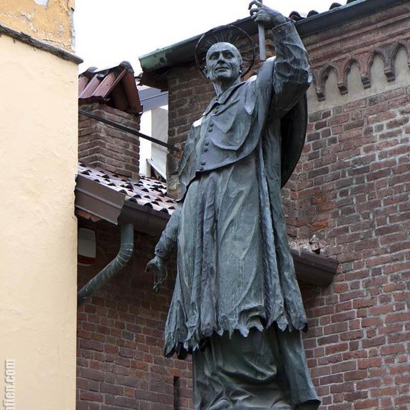 Statue Santa Maria Podone