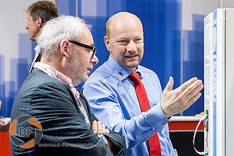 Produktpräsentation mit Kunden Security Messe 2016