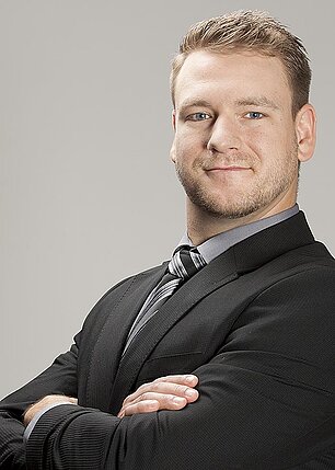 Bewerbungsfoto im klassischen Hochformat Bewerbungsfoto im klassischen Hochformat