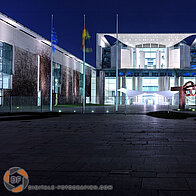 Nachtaufnahme vom Bundeskanzleramt in Berlin Bundeskanzleramt