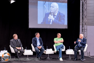 Podiumsdiskussion auf der Taxi Messe in Essen Podiumsdiskussion