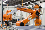 Industriefilm mit Kuka Fertigungsanlagen Industrieanlage