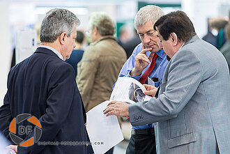 Bild vom Kundengespräch am Messestand Security Messe 2016