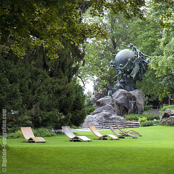 Bern-Weltpost-Denkmal-Kleinen-Schanze-1