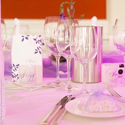 496_Tisch-mit-Dekoration