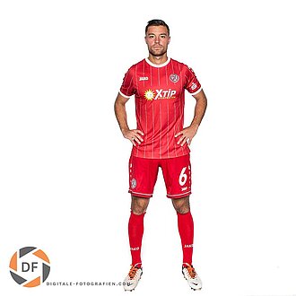 Spielerportrait Timo Brauer von Rot-Weiss-Essen Fussballspieler Portrait