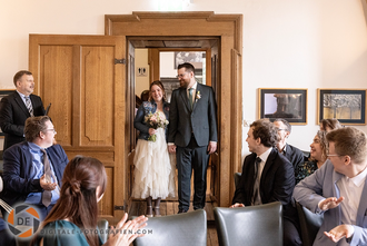 Einzug des Brautpaares in das Trauzimmer – Ein besonderer Moment Einzug vom Brautpaar in das Trauzimmer