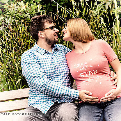 Babybauch_Shooting_im_Schlosspark_von_Schloss_Borbeck_in_Essen