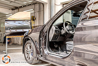 Fahrzeug mit Karosserieschaden an der Fahrertür und dem Kotflügel Karosserie