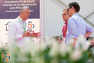 Gespräche am Messestand Gespräche