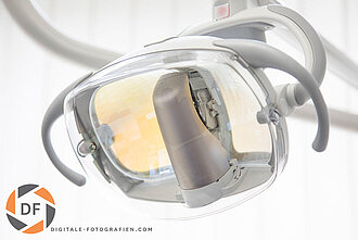 Untersuchungsleuchte in der Zahnarztpraxis