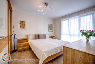 Immobilienfoto vom Schlafzimmer mit Möbeln Schlafzimmer