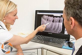 Behandlungsbesprechung der Behandlung mit dem Patienten