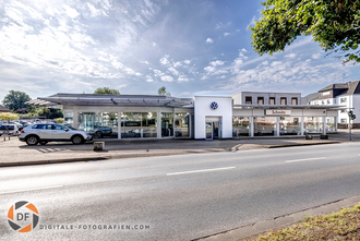 Außen Aufnahme vom Autohaus Autohaus von außen