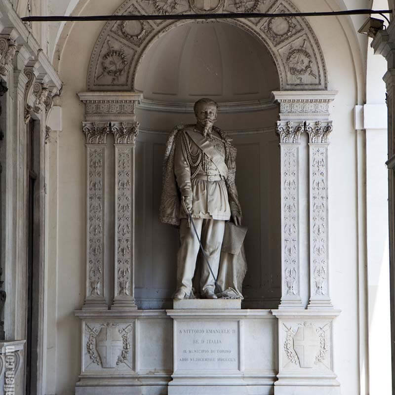 Statue im Palazzo di Citta