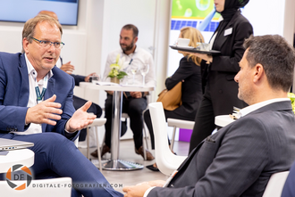 Kundengespräche auf dem Messestand Gespräche