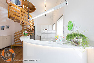 Empfangsbereich der Zahnarztpraxis