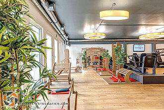 Trainingsraum mit Geräten Trainingsraum