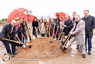 Foto der Gesellschafter von Teekanne beim Spatenstich in Düsseldorf Spatenstich