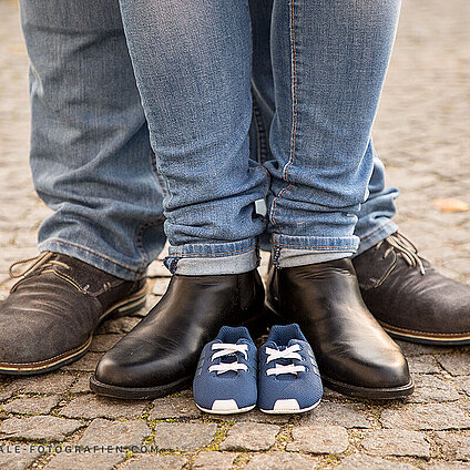 Babybauch-Shooting-im-Park-03