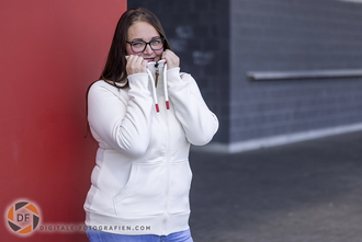 Model mit Hoodie