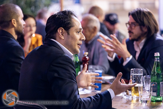 Gespräche mit Kunden auf der Afterparty Afterparty