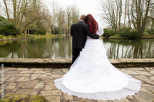 Brautpaar im Schlosspark